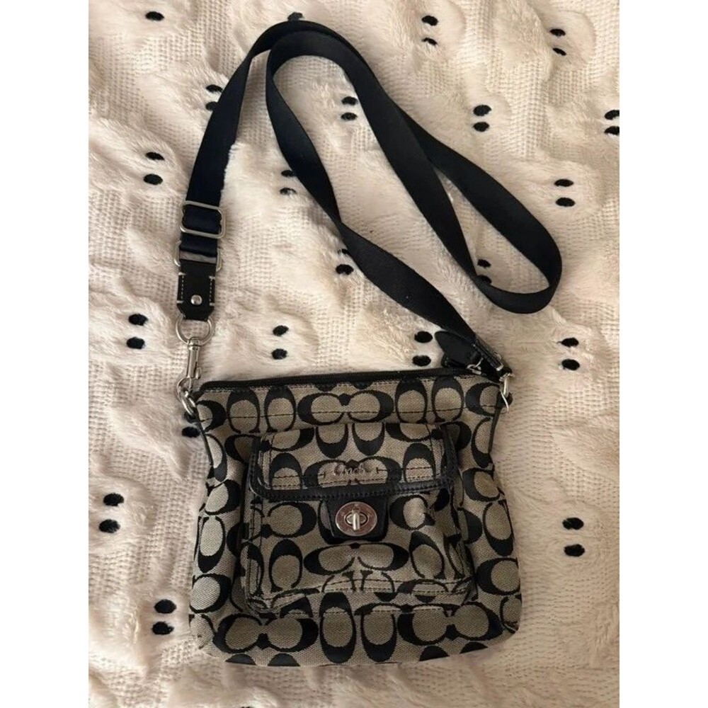 Vintage Coach iconic C pattern crossbody